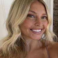 Vickie Deweese's Instagram, Twitter & Facebook