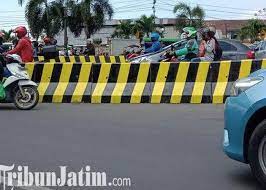 Dengan makin terbukanya dunia, cara menjadi eksportir pemula menjadi semakin mudah. Nyamar Jadi Tukang Sapu Polisi Tindak Pelanggar Lawan Arus Di Sidoarjo Gridoto Com