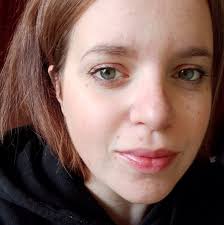 Senso, impatto, relazioni: guidati dalla ricerca di questi tre elementi, i  giovani della GenZ stanno sorprendentemente scegliendo di entrare in  classe. Il trend si è conquistato un articolo sul Guardian. E in