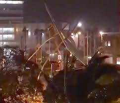 El Viento Tumba Una Escultura Que Estaba En Una Plaza De La Villa Olimpica Barcelona Al Dia