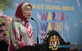 A g dulang berkait sulaman tangan e a buang jerami berikat rotan d a samalah cantik samalah padan e a bertambah seri dengan senyuman. Bernama 220 Usahawan Sertai Warna Warni Aidilfitri Pasarkan Produk Kraf Untuk Hari Raya