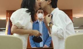 Checkout vico wiki age, biography, career, height, weight, family. Vico Sotto Officiates Pandemic Weddings Proving That Yes Love Still Exists Scout Magazine