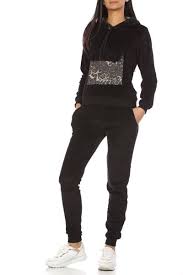 Tracksuit Models 1 Click Style On My Door Esofman Modelleri 1 Tikla Tarz Kapimda Tracksui In 2020 Clothes For Women Clothing For Tall Women Fashion Clothes Women