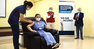 En chile la vacunación comenzó el 24 de diciembre del 2020, el mismo día en que aterrizaron las primeras 10.000 dosis de la vacuna bnt162b2 desarrollada por pfizer y biontech. Tarapaca Es La Primera Region De La Zona Norte De Chile En Recibir La Vacuna Contra El Covid 19 Ministerio De Salud Gobierno De Chile