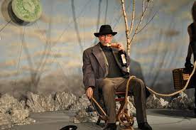 La valla draws its influence from the real life dictatorship of francisco franco who ruled spain from 1936 to 1975. Neuigkeiten Theater Am Turm Villingen Sommertheater E V