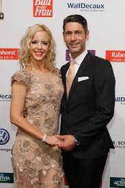 Isabel edvardsson (38) und ihr mann marcus weiß (46) können sich schon bald über einen zweiten sohn freuen. Let S Dance Star Isabel Edvardsson Mama Ausflug Mit Ihrem Sohnchen Express De