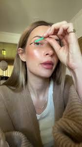 Courtney Graff's Instagram, Twitter & Facebook