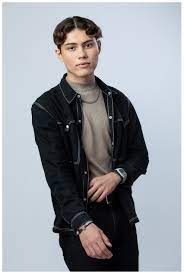 Stjernekamp er en norsk direktesendt talentkonkurranse for etablerte sangartister som har gått på nrk1 siden 2012. Dette Synger Artistene I Stjernekamp Pa Lordag Nrk