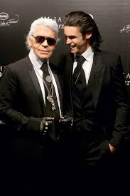 Baptiste giabiconi, född 9 november 1989, är en fransk fotomodell och sångare från marignane, frankrike. Baptiste Giabiconi Wenn Jemand Karl Lagerfeld Ausgenutzt Hat Dann Ausschliesslich Mit Seiner Zustimmung Gq Germany