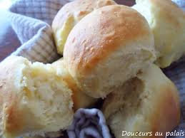 Des Petits Pains Maison Prets En 30 Minutes Ca Vous Dit J Ai La Recette Pour Vous Ils Seront Parfaits Pour Accompagner Vos Pat Cooking Chef Food Breakfast