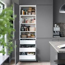 Une Cuisine Pleine De Surprises En 2020 Interieur De Cuisine Cuisines Design Cuisines Maison