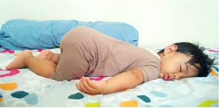 Posisi tidur yang biasanya bunda sukai sebelum hamil, kini menjadi tidak nyaman selama kehamilan. Posisi Tidur Sehat 7 Gaya Tidur Agar Tubuh Lebih Bugar Dan Sehat Theasianparent Indonesia