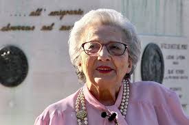 Festa per Angela Poli Molino insieme ai suoi ex alunni