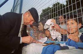 Oyun kariyeri atlanta ve rosario central ile geçti. El Viejo Maestro Carlos Timoteo Griguol El Grafico