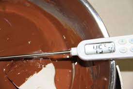 Questo breve video contiene alcuni consigli su come fondere il cioccolato! Gli Errori Da Non Fare Come Sciogliere Il Cioccolato 3 Efficaci Alternative Per Una Salsa Densa E Omogenea Cook