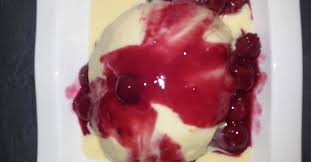 Dampfnudel Mit Heissen Kirschen Und Vanillesosse Rezept Dampfnudeln Lebensmittel Essen Dessert Ideen