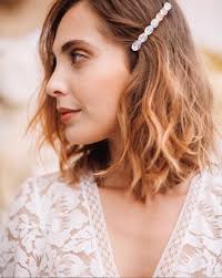 Ils sont faciles à entretenir et assez longs pour être coiffés tout en étant suffisamment courts pour sécher que vous soyez en retard, que vos cheveux soient rebelles ou que vous manquiez d'inspiration, vous pouvez trouver une coiffure qui vous convient. 40 Coiffures De Mariage Pour Cheveux Mi Longs