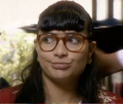 Cecilia Bolocco consuela a Betty al verla llorando y le cuenta que la  belleza física no lo es todo, incluso le da una lección de vida. ▶️  https://bit.ly/2YHbA8x #SeDiceDeMí