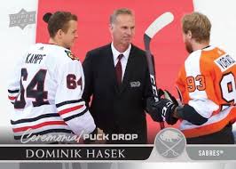 „ukázal mentálnu silu, keď sa takto otriasol v kľúčovom zápase. Ceremonial Puck Drop Dominik Hasek Mock Up Checklistcenter Com