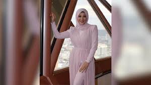 Erra fazira affirmed that there are no talks of marriage. Saya Tak Campur Hal Rumah Tangga Mereka Erra Fazira