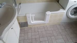 Hierzu muss die wanne nicht ausgetauscht werden. á… Die Badewanne Mit Tur Von Innsan Hier Klicken