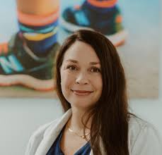 Mindy Cannon's Instagram, Twitter & Facebook