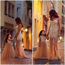 Acquista abito con ricamo sangallo portofino sullo shop ufficiale calzedonia. 82 Idee Su Mamma E Figlia Uguali Mamma Figli Abiti Abbinati
