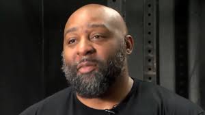 Pastor bench presses 507 pounds one day, preaches Easter sermon the next