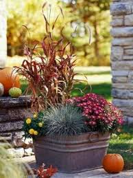 Atemberaubende Herbst Pflanzgefasse Fur Einfache Garten Herbst Dekorationen 52 Decorhead Com Atemberaub Mit Bildern Blumenkubel Fur Den Herbst Herbstgarten Pflanzgefasse