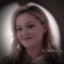 #OPPOSITESATTRACTWP the way he looks at her #fanfiction #wattpad  #scarlettbrooks #outerbanks #popeheyward