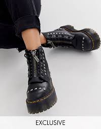 Dr martens vegan blaire chunky sandals in black. Dr Martens X Asos Exklusiv Sinclair Robuste Stiefel In Schwarz Mit Nieten Asos