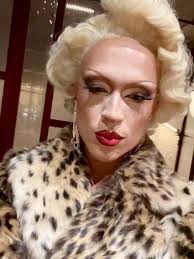 Just like Jesus, Marilyn rose back from the ☠️⚰️, I had so much fun  performing at Wine & Shine with @martyri0, @diablokahlo and  @deedee.0fficial at @wijnbarona 🍷, I couldn't have been my Marilyn self ...