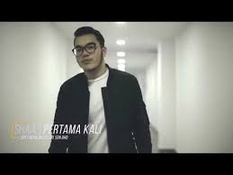 Lirik lagu indonesia populer pertama kali aku kenal dengan dirimu mel. Shaa Pertama Kali Official Youtube