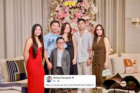 Boxing icon na si Manny Pacquiao, nag-share ng kanilang Christmas family  photo sa isang Facebook post. "Merry Christmas from the PACQUIAO FAMILY!"  saad ni Manny sa kanyang post. (Facebook/Manny Pacquiao)