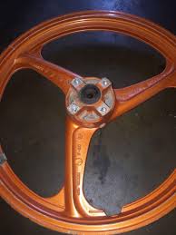 Kemudian kita boleh lihat pada bahagian rim belakang. Sport Rim Enkei 3 Batang Oren Original Moto Motorbikes On Carousell