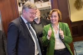 Von storch was a banker before she studied law in heidelberg and lausanne. Afd Parteitag Im Kolner Maritim Ungleiches Spitzenduo Alexander Gauland Und Alice Weidel Im Portrat Kolner Stadt Anzeiger