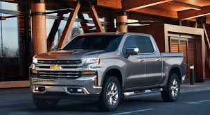 Impressive proportions, a tall stance and an unmistakable front end create a design that reflects the innovative technologies and powerful engines inside. Seeing The Real Differences Of The Chevy Silverado Trail Boss Vs Silverado Z71 Raceway Chevrolet Of Bethlehem