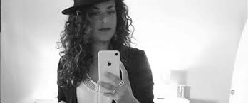 Le célibat est désormais un lointain souvenir pour laetitia. Laetitia L Amour Est Dans Le Pre 2018 Affiche Son Corps Parfait Sur Instagram Ses Fans Sont Conquis Photo Photo