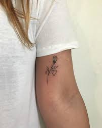 Ein oberarm tattoo ist ein großes tattoo oder eine serie von kleinen tattoos, das den gesamten oberarm bedeckt. Tatowierung Oberarm Innenseite Pustmarsepo