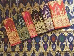 Dari ribuan tarian daerah yang terdapat di indonesia, berikut adalah 7 tarian daerah yang paling populer dan beberapa diantaranya telah dikenal dan diakui dunia tari saman yaitu tari yang berasal dari suku gayo. Kain Songket Kelebihan Kekurangan Karakteristik Jenis Sejarah