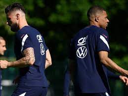 Olivier giroud, chelsea stalwart and star of the french national team, can't seem to get any respect from either the blues or now even les bleus. Brewing Feud Between France S Kylian Mbappe And Olivier Giroud Goes Public France The Guardian