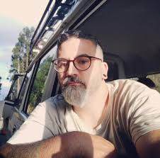 Un avión se retrasa en Vigo por un motivo insólito: el señor del  combustible se quedó dormido. Sucedió este lunes a primera hora de la  mañana en el Aeropuerto de Peinador, cuando