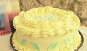 Acest tort minunat este compus din blaturi de pandișpan, cremă de ciocolată și glazură de caramel. Tort Cu Crema De Lamaie ReÈ›ete Papa Bun