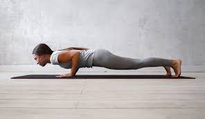 Diese 7 Yoga Ubungen Machen Schlank In 2020 Yoga Yoga Zum Abnehmen Yoga Ubungen