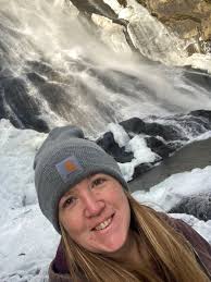 LADIES! I'm looking for a friend to take adventures with. I do enough solo  hiking and I'm looking to make new friends to chase waterfalls, enjoy good  food, and maybe a victory