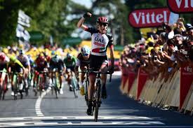 Avec sept coureurs bretons engagés sur ce tour de france 2021, dont david gaudu et valentin madouas, au sein de une manière de rappeler que le cyclisme fut ici une religion, comme si l'index divin l'avait choisi : Tdf Dan Martin Dompte La Montee De Mur De Bretagne Actualite Velo Pros