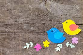 Fondo De Primavera Dos Pajaros Y Flores De Primavera Sobre Un Fondo De Madera Artesania Para Ninos Copia Espacio Proyecto De Arte Para Ninos Costura Manualidades Para Ninos Fotos Retratos Imagenes Y
