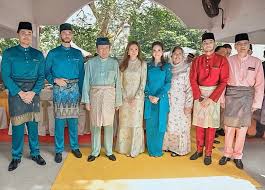 Jump to navigation jump to search. Bertuah Cp Syamim Farid Sentiasa Berpeluang Berjumpa Dengan Dymm Tengku Permaisuri Norashikin Yang Jelita Nona