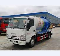 [Hot Item] Isuzu Elf 5000 Liters Vacuum Sewage Suction Truck 5cbm Vacuum  Pump Septic Tanker Truck
