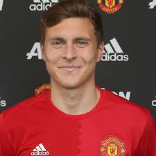 Victor jörgen nilsson lindelöf, född 17 juli 1994 i västerås, är en svensk fotbollsspelare (försvarare) som spelar för manchester united i premier league.han representerar även det svenska landslaget. Manchester United Complete 31m Signing Of Victor Lindelof From Benfica Manchester United The Guardian